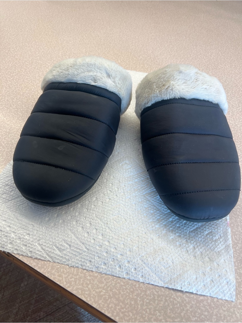 Vionic Black Quilted Slip-On Slippers with Cream Faux Fur Cuff